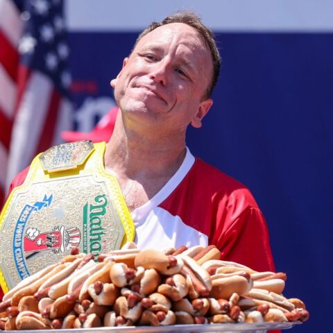 Νέος πρωταθλητής στον διεθνή διαγωνισμό χοτ ντογκ του Nathan's Famous