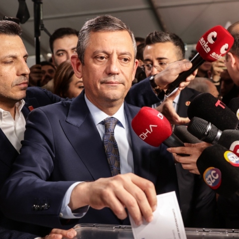 Ο επικεφαλής της τουρκικής αντιπολίτευσης Οζγκιούρ Οζέλ