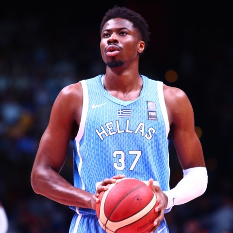 Κοντά στην απόκτηση του Κώστα Αντετοκούνμπο ο Ολυμπιακός