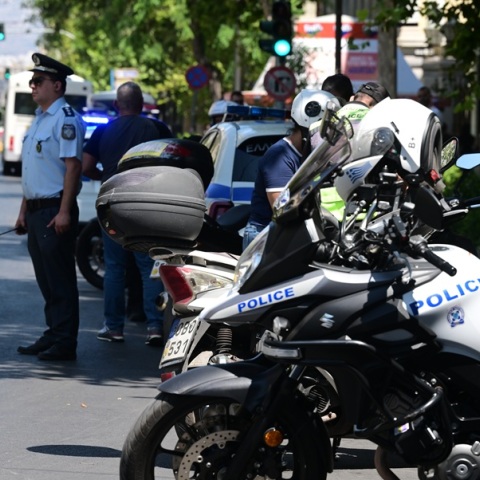 Ένας στους έξι παραβάτες στην πρώτη εβδομάδα της εκστρατείας της Τροχαίας βρέθηκαν χωρίς κράνος