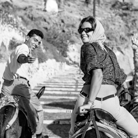 Στη «Σκάλα» από το λιμάνι προς τα Φηρά. Όλοι ήξεραν τι τραβάγανε τα γαϊδούρια και τα μουλάρια στη Σαντορίνη, κι αλλού οι μουλαράδες τα φοβέριζαν: «Άμα δε στρώσεις, θα σε στείλω στη Σαντορίνη»