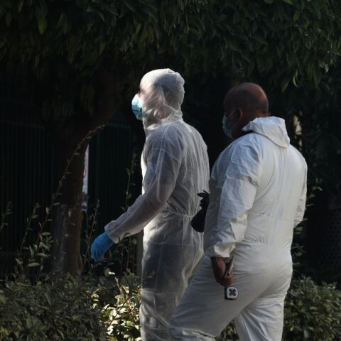 Γιάννης Πρετεντέρης: Στο σπίτι του η αντιτρομοκρατική - Κανένα στοιχείο μέχρι στιγμής για την ταυτότητα των δραστών