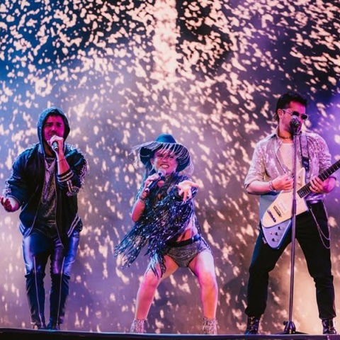 Χαμός για τους Erreway στο Θέατρο Λυκαβηττού - Ένα live...χιλιάδων σχολικών αναμνήσεων