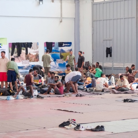 Υπερψηφίσθηκε η τροπολογία του υπουργείου Μετανάστευσης για το άσυλο με 177 «ναι»