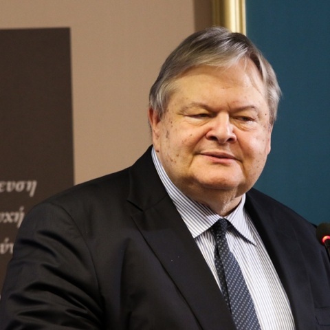 Απάντηση Βενιζέλου σε Γεραπετρίτη: Δεν έγινε επίκληση του άρθρου 15 στην κρίση, στην πανδημία και στον Έβρο, γιατί τώρα;