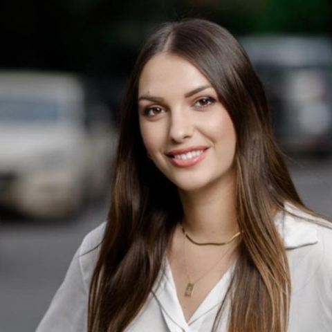 Η Μυρτώ Κοροβέση προτάθηκε για αντιπρόεδρος του Κινήματος Δημοκρατίας από τον Στέφανο Κασσελάκη