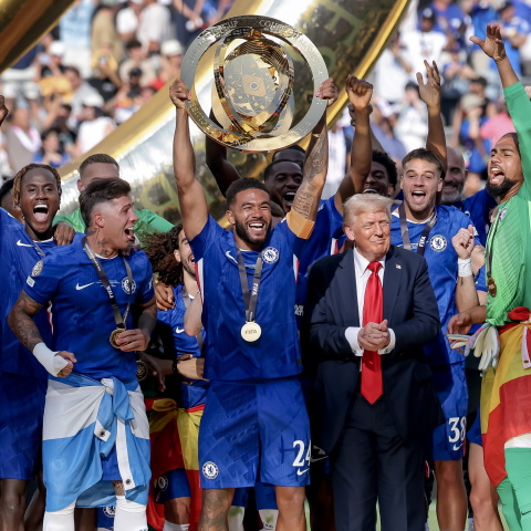 Τι κάνει εδώ; - Ποδοσφαιριστής της Τσέλσι τα «έχασε» με την παρουσία του Τραμπ στην απονομή