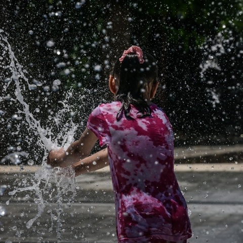 Προ των πυλών ο ισχυρότερος καύσωνας του καλοκαιριού - Ποιες ημέρες θα είναι στο «κόκκινο» με 43άρια
