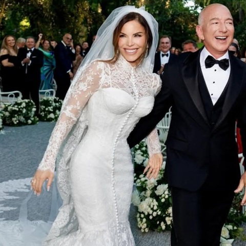 Τι κάνουν τα λεφτά!: Η Σάρα Τζέσικα Πάρκερ τα χάνει, όταν της ζητούν να σχολιάσει τη Λόρεν Σάντσεζ