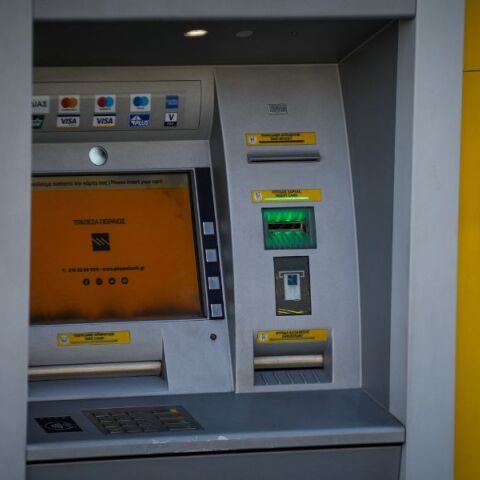 Η Τράπεζα Πειραιώς απαντά για τις χρεώσεις στα ΑΤΜ της Cashflex μετά το θέμα που δημιουργήθηκε - Τι αναφέρεται σε διευκρινιστική ανακοίνωση 