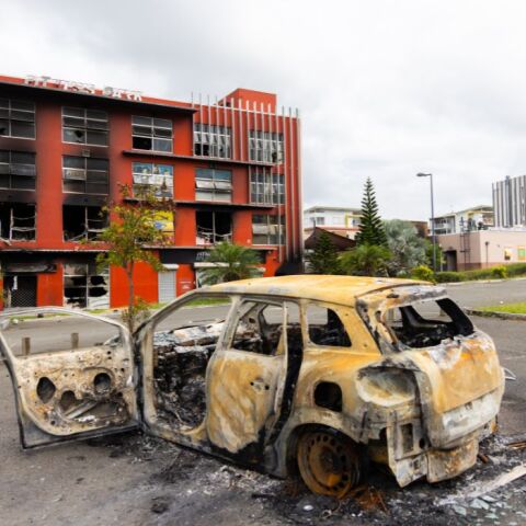 Ταραχές στη Νότια Γαλλία με έναν αστυνομικό τραυματία