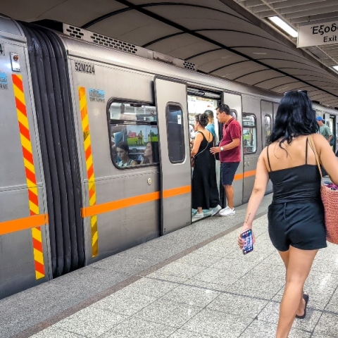 Μετρό, τρενο, επιβατες