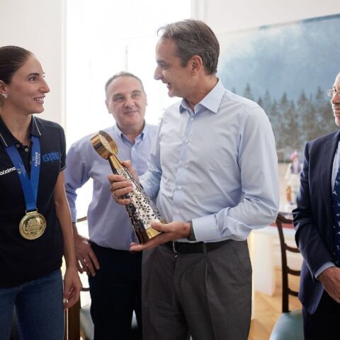 ΣΥΝΑΝΤΗΣΗ ΤΟΥ ΠΡΩΘΥΠΟΥΡΓΟΥ ΚΥΡΙΑΚΟΥ ΜΗΤΣΟΤΑΚΗ ΜΕ ΤΗΝ ΕΘΝΙΚΗ ΟΜΑΔΑ ΠΟΛΟ ΓΥΝΑΙΚΩΝ (ΔΗΜΗΤΡΗΣ ΠΑΠΑΜΗΤΣΟΣ/ΓΡΑΦΕΙΟ ΤΥΠΟΥ ΠΡΩΘΥΠΟΥΡΓΟΥ/EUROKINISSI)