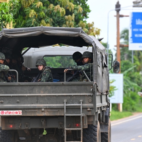 Στρατιώτες της Ταϊλάνδης μετακινούνται προς στα σύνορα με την Καμπότζη