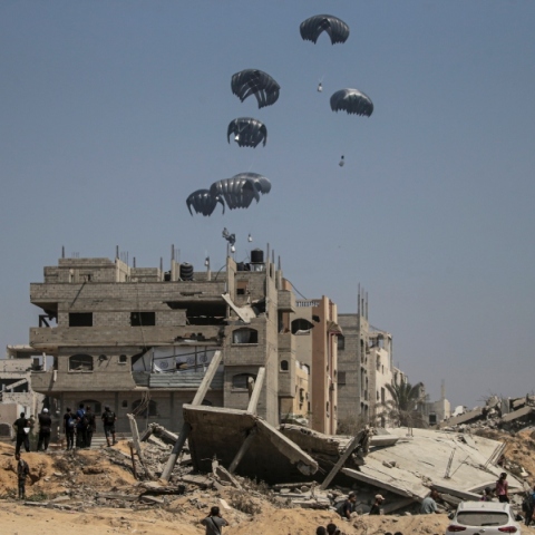 Γάζα, ερείπια, αλεξιπτωτα