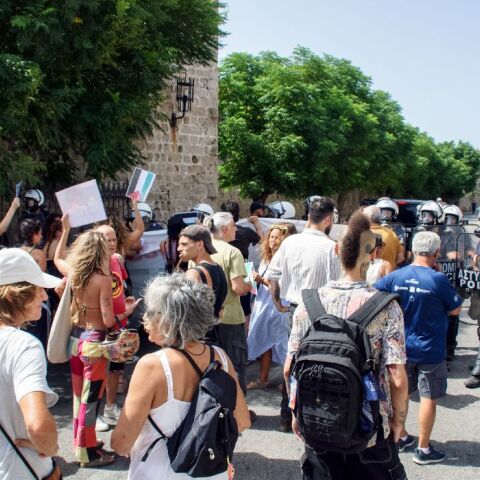 Ένταση στο λιμάνι της Ρόδου με την άφιξη Ισραηλινών τουριστών - Έγιναν προσαγωγές