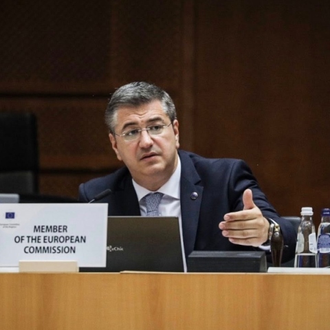 Ο Επίτροπος Μεταφορών της Ευρωπαϊκής Ένωσης Απόστολος Τζιτζικώστας 