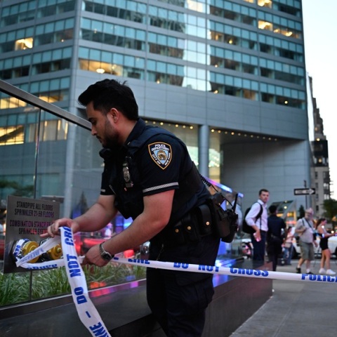 Νέα Υόρκη: Ένοπλος εισέβαλε σε ουρανοξύστη στο Μανχάταν και σκότωσε 4 ανθρώπους πριν αυτοκτονήσει