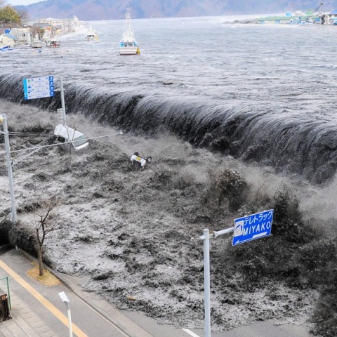 Πώς δημιουργείται ένα τσουνάμι και πόσο γρήγορα ταξιδεύει 