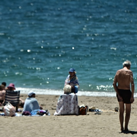 Η φωτογραφία που εξετάζει η αστυνομία για το νεκρό κοριτσάκι στο Παλαιό Φάληρο