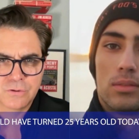 Ο δημοσιογράφος Τζιμ Ακόστα συνομιλεί με το άβαταρ του Χοακίν Όλιβερ