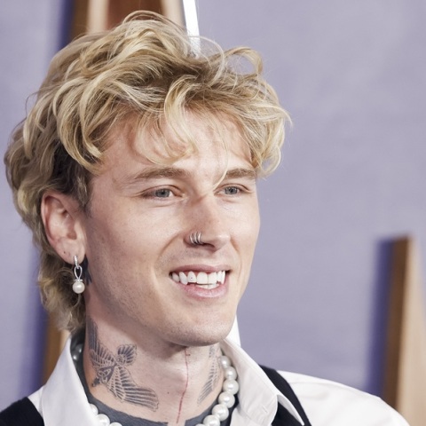 Ανησυχία για την υγεία του Machine Gun Kelly μετά τις δηλώσεις του: Δεν τρώω, πίνω μόνο νερό