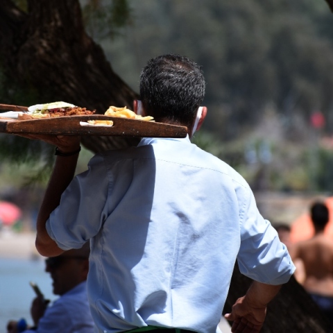 Σερβιτόρος