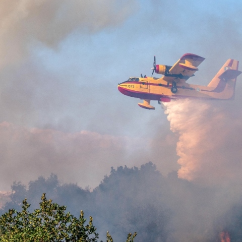 Φωτιά, αεροπλανο