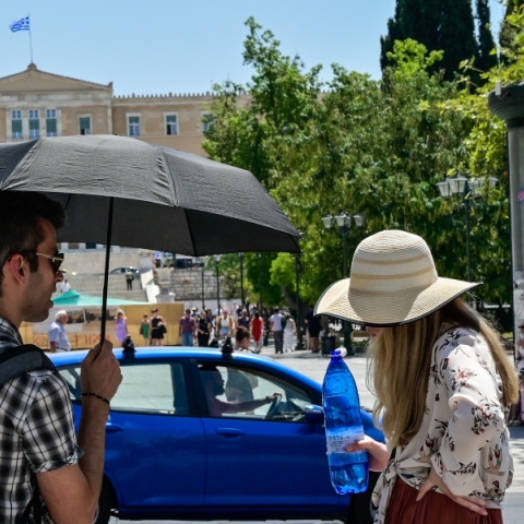 Καιρός, Συνταγμα, περαστικοι