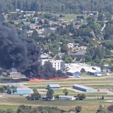 Αεροπλάνο, εκρηξη, καπνοι
