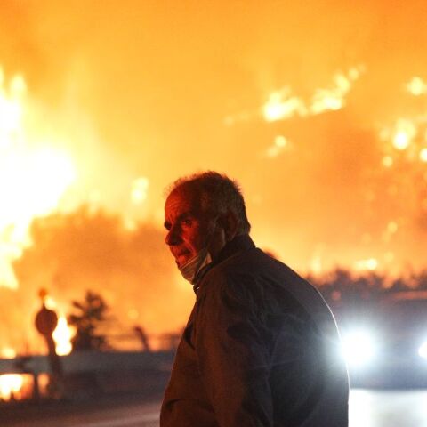 Σκηνές αποκάλυψης από τις φωτιές που σαρώνουν τη χώρα - Φωτογραφίες από τα πύρινα μέτωπα