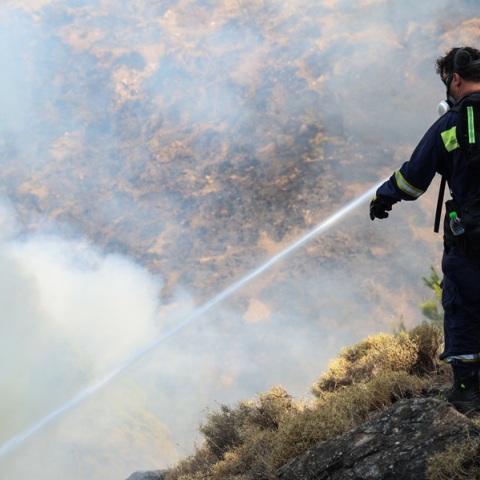 Νέο «112» για τη φωτιά στη Χίο: Μήνυμα για εκκένωση της Σπαρτούντας προς Καρδάμυλα