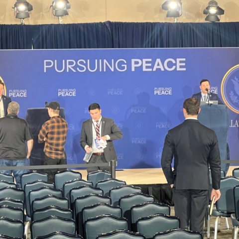 H πρώτη φωτογραφία από τον χώρο όπου Τραμπ και Πούτιν θα πραγματοποιήσουν συνέντευξη τύπου 