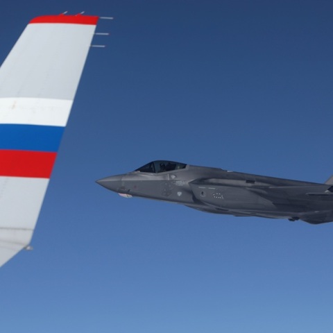 Αμερικανικά F-35 συνόδευσαν το αεροπλάνο του Πούτιν στην επιστροφή στη Ρωσία