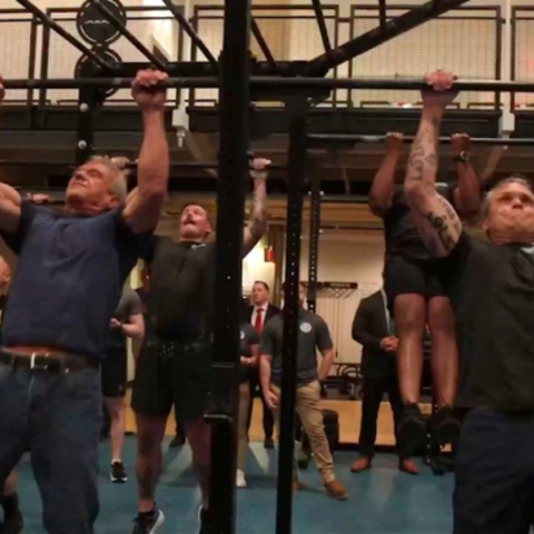 Διαγωνισμός κάμψεων και έλξεων για τους υπουργούς του Τραμπ