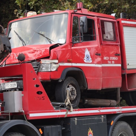 Εκτροπή πυροσβεστικού οχήματος στη Νέα Χαλκηδόνα – Ένας τραυματίας