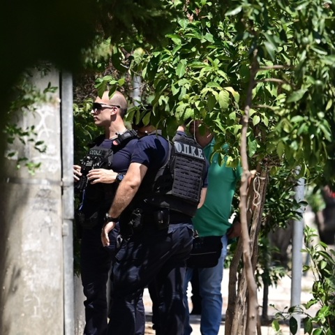 Γυναικοκτονία στο Χαλάνδρι: Ο δράστης επιτέθηκε με δύο μαχαίρια – Τη μαχαίρωσε 15 φορές