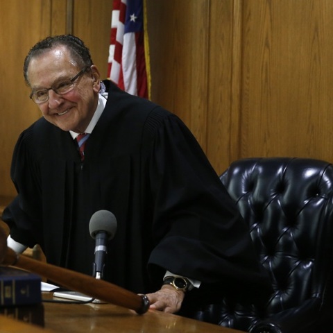 Όταν η σύζυγος «κάρφωσε» τον άντρα της στο δικαστήριο - Η πιο viral υπόθεση του δικαστή Φρανκ Κάπριο