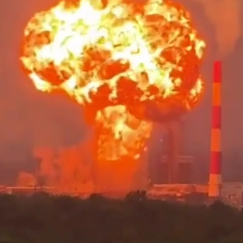 Ρωσία, εκρηξη σε διυλιστήριο Νοβοκουμπίσεφσκ