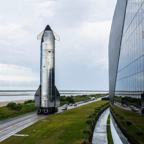 Ο πύραυλος Starship της SpaceX εκτοξεύεται