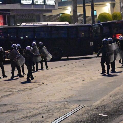 Επίθεση με φωτοβολίδες στην πρεσβεία του Ισραήλ 