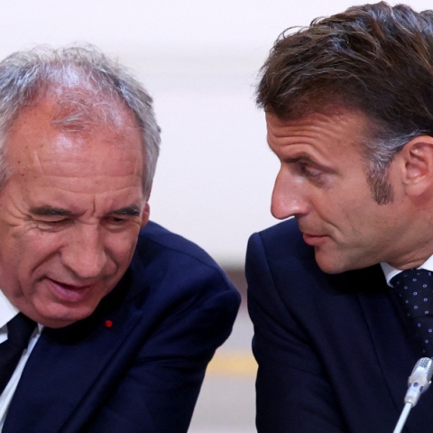 Ο Γάλλος πρωθυπουργός Φρανσουά Μπαϊρού με τον πρόεδρο της Γαλλίας, Εμανουέλ Μακρόν