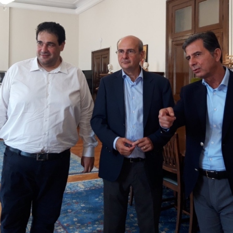 Ο Θοδωρής Λιβάνιος με τον Κωστή Χατζηδάκη και τον Κώστα Γκιουλέκα