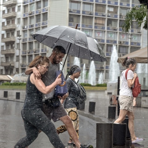 Έντονη ζέστη, έντονες καταιγίδες: Έρχεται Σαββατοκύριακο με ακραία καιρικά φαινόμενα