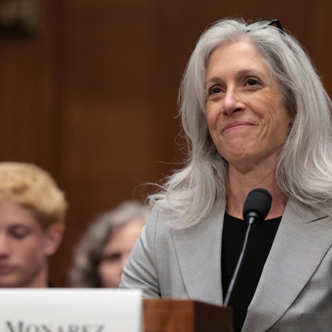 Ο Tραμπ αποπέμπει τη διευθύντρια του CDC μετά από επικρίσεις προς τον Ρόμπερτ Kένεντι Τζούνιορ