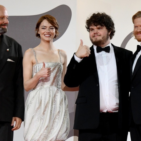 Αποθέωση για το «Bugonia» στη Βενετία: 7λεπτο standing ovation για τον Γιώργο Λάνθιμο και την Έμα Στόουν 