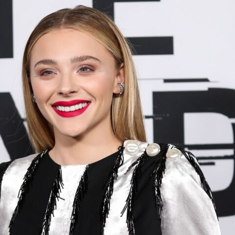 Κλόι Γκρέις Μορέτζ: Παντρεύτηκε την Κέιτ Χάρισον με μπλε νυφικό