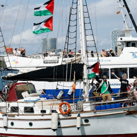 καραβι, λιμανι, σημαιες