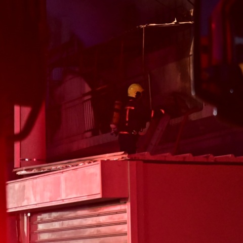 Φωτιά στο Περιστέρι: Ένα άτομο μεταφέρθηκε με αναπνευστικά προβλήματα στο «Σισμανόγλειο»