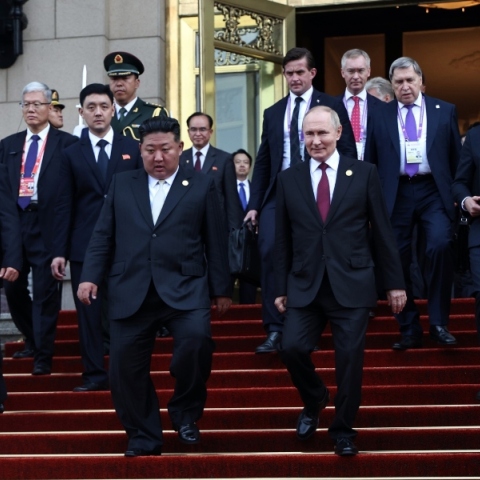 Ο Κιμ Γιονγκ Ουν κατά τη συνάντησή του με τον Πούτιν στο Πεκίνο